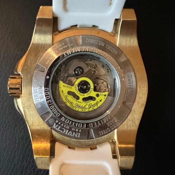 Invicta limited edition pro diver with gold 3 slot limited edition gold case - Picture 2 of 5